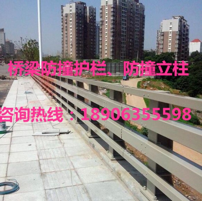 橋梁防撞護(hù)欄，防撞立柱